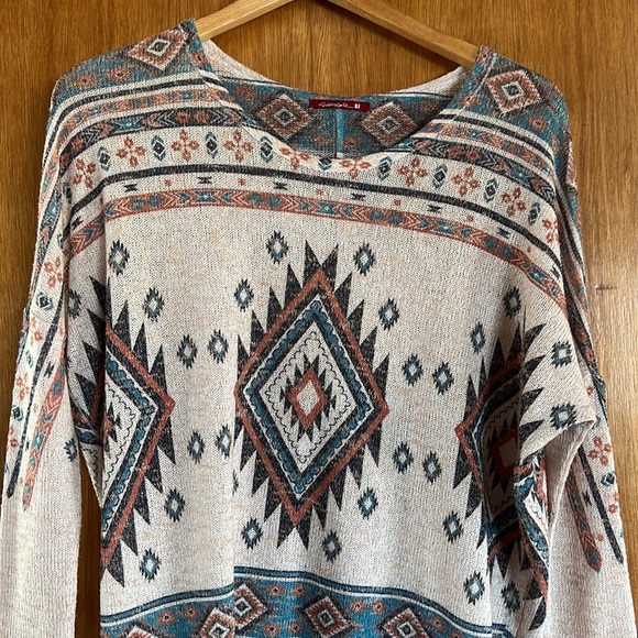 Womens Aztec top - Picture 2 of 3